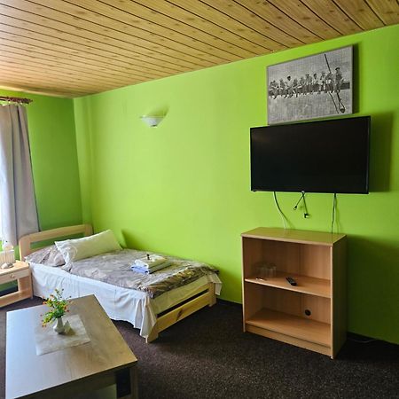 Guest House Pod Lesem Merklin Exterior photo