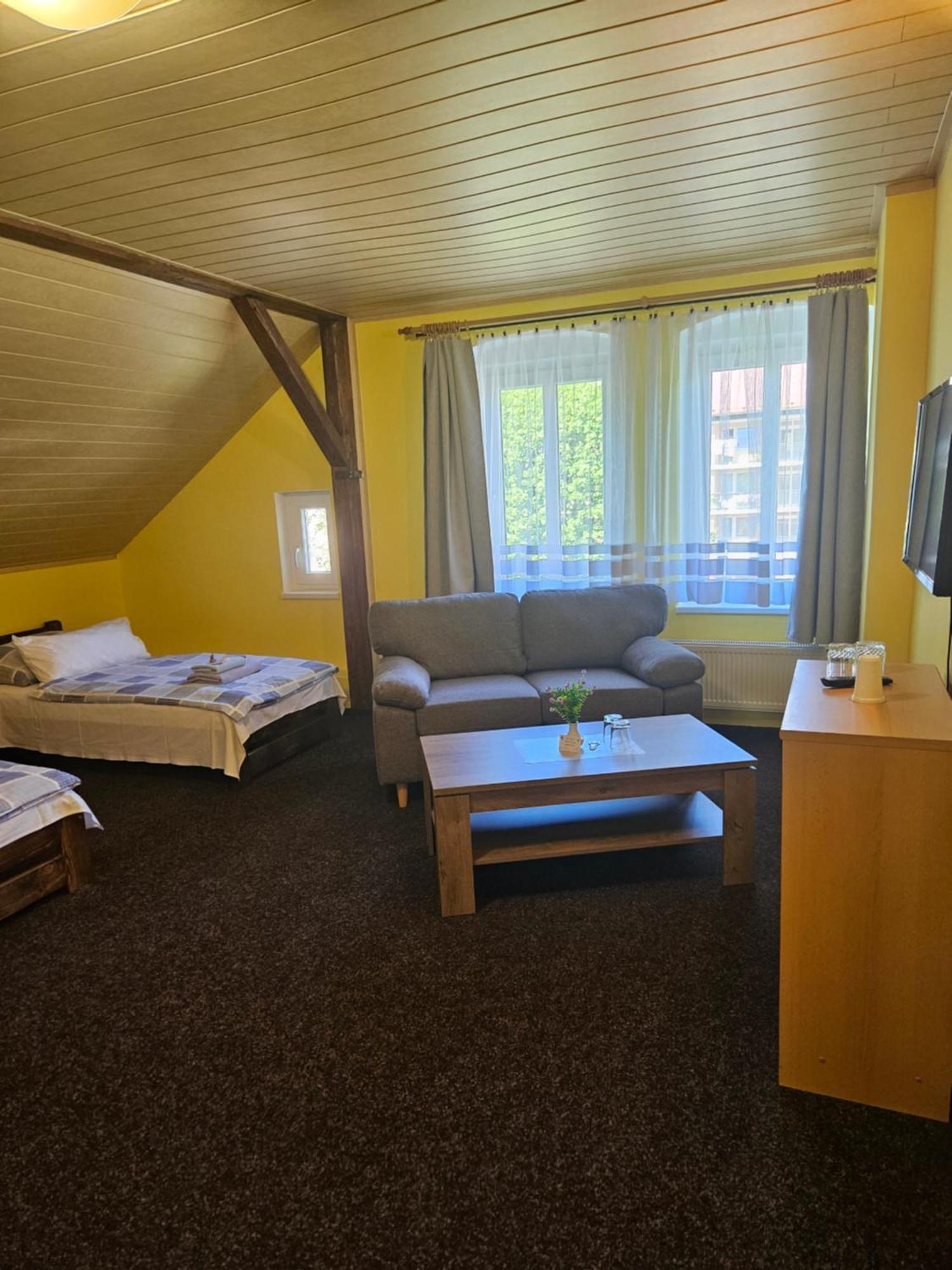 Guest House Pod Lesem Merklin Exterior photo