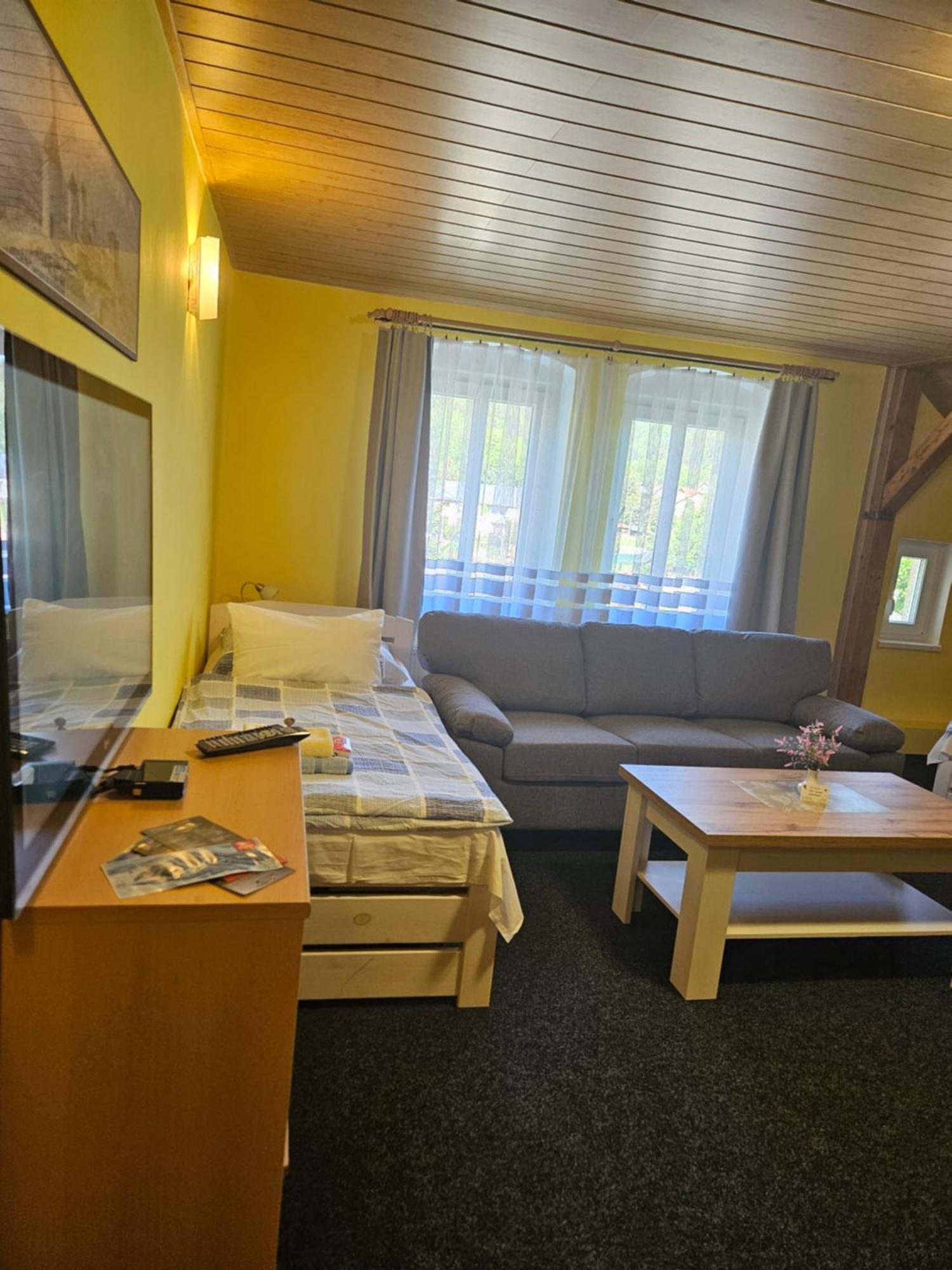 Guest House Pod Lesem Merklin Exterior photo